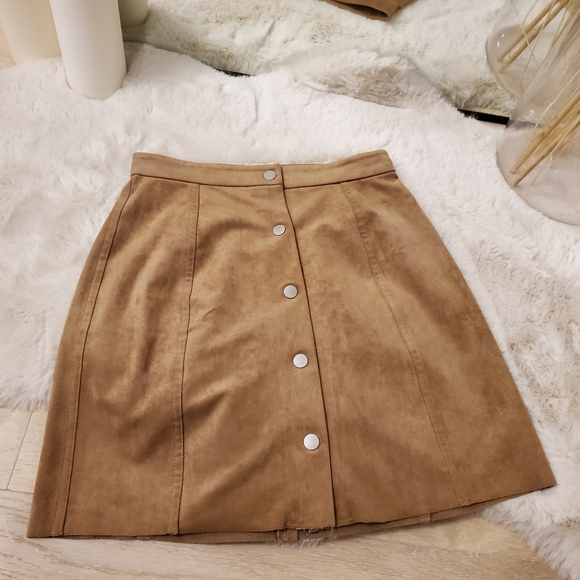 Aritzia Centinela Skirt, Beige, Size 2 - Picture 2 of 3